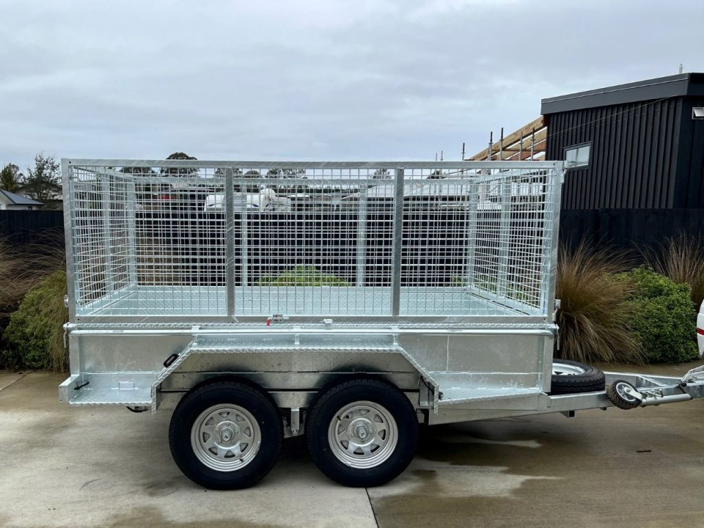 Tandem trailer with cage